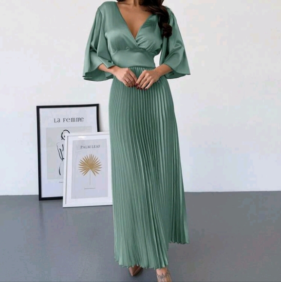 Elegant Romantic V-Neck Ruffle Sleeve High Waist Gold Pleated Maxi Dress - Picture 3 of 6